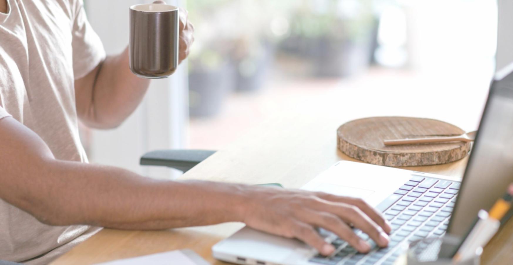 Espace de travail avec documents financiers